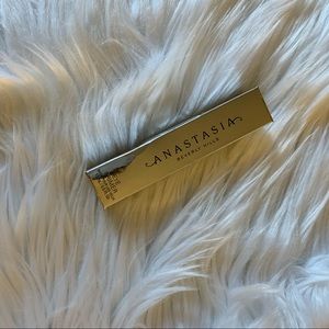 New ABH Eyeshadow Primer